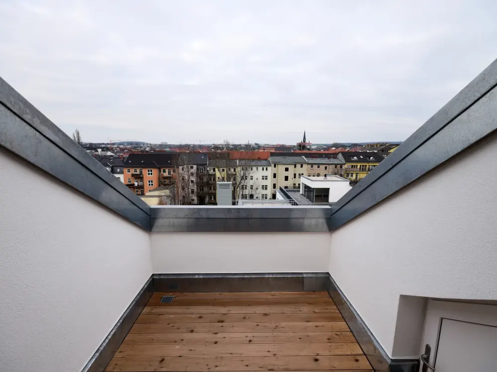 Luxuriöse 4-Zimmer-Maisonette-Wohnung mit Einbauküche und mehreren Balkonen in Dresdner Neustadt