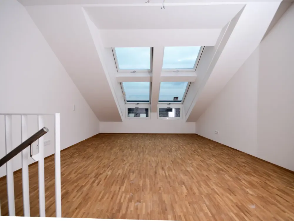 Luxuriöse 4-Zimmer-Maisonette-Wohnung mit Einbauküche und mehreren Balkonen in Dresdner Neustadt