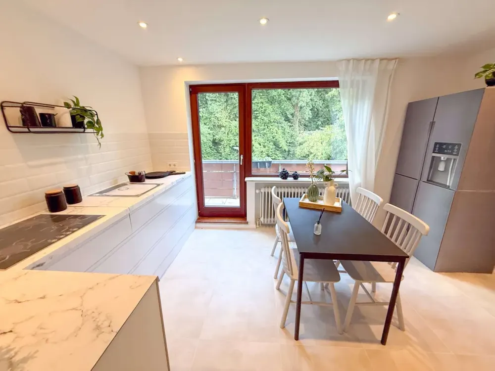 Large, bright shared flat room with balcony by the park, near University Bremen-Horn