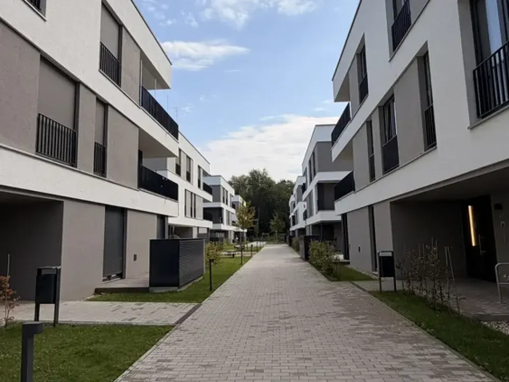 Exklusive 2,5-Zimmer-Wohnung mit großzügiger Terrasse, modernes Wohnen auf höchstem Niveau