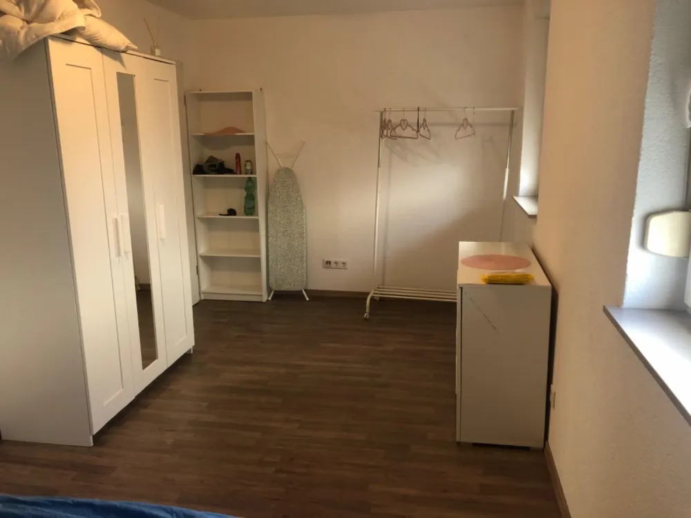 WG Frauen-Wohnung - 1 Zimmer -Nachmieterin gesucht
