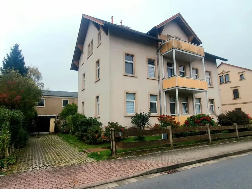Semi-detached house 3-room apartment 90sqm with garden use from 1.11.26