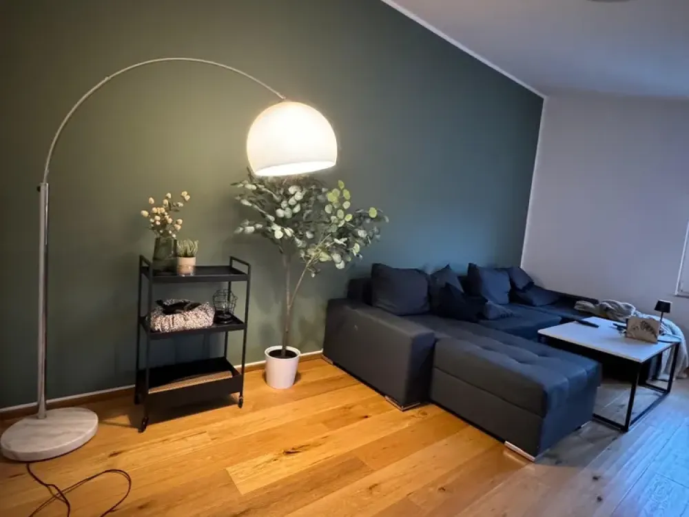 Top well-maintained upper floor apartment with garden - in the middle of the city