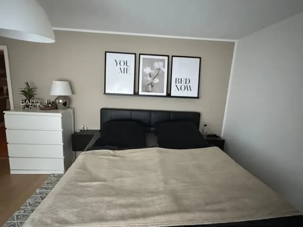 Top well-maintained upper floor apartment with garden - in the middle of the city
