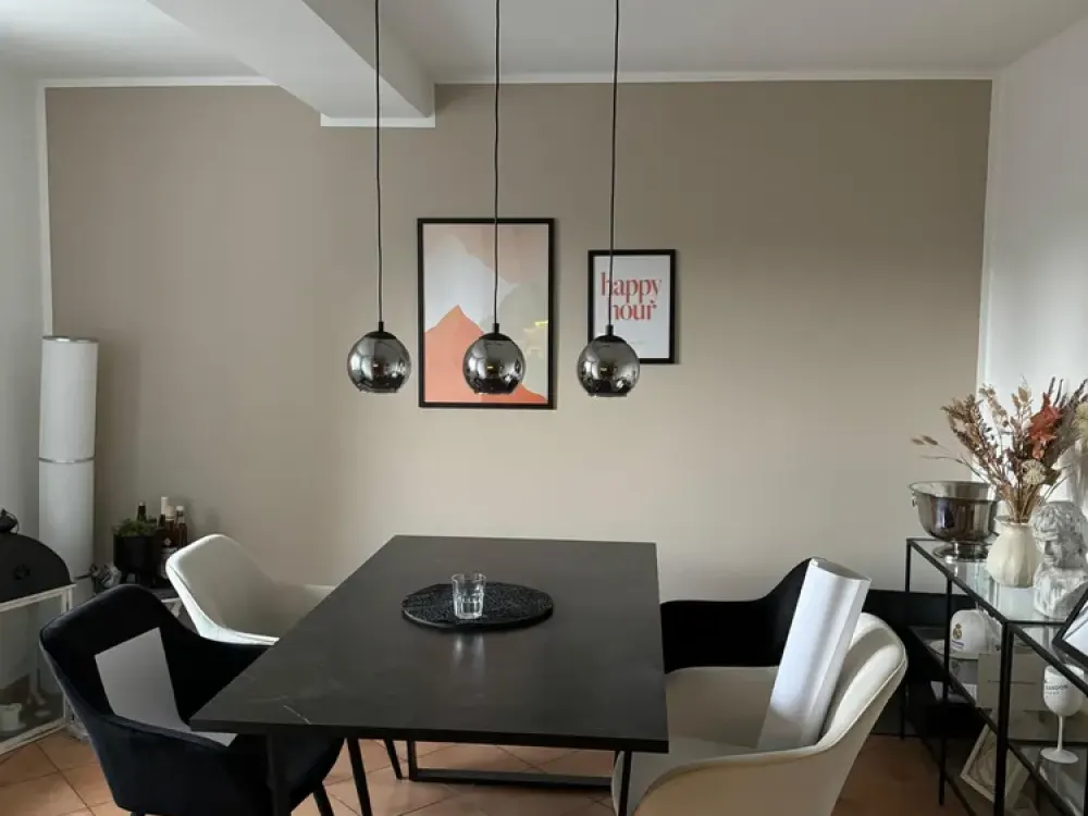 Top well-maintained upper floor apartment with garden - in the middle of the city