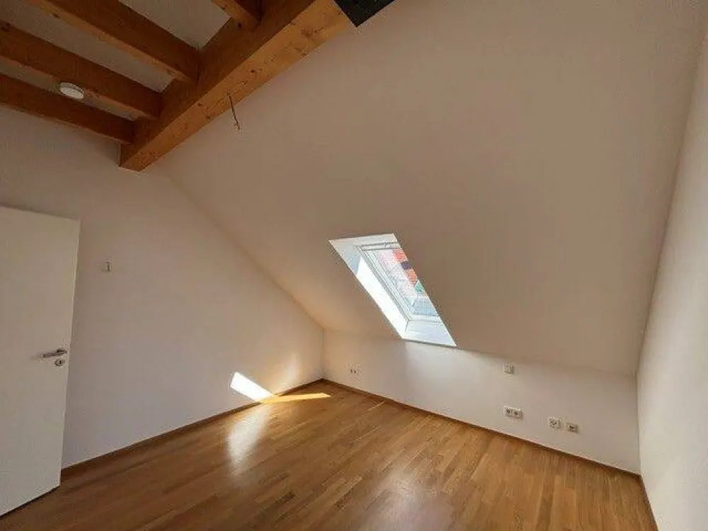 2 Zimmer Dachgeschoß-Wohnung, 70,65 qm in der Naumannsiedlung in 50735 Köln