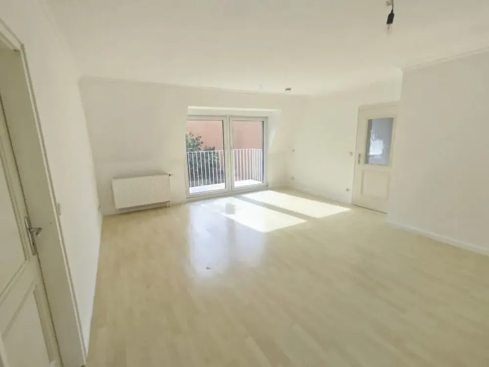Sunlit Top-Floor Apartment in Berlin Weißensee with Balcony in the Komponisten Viertel