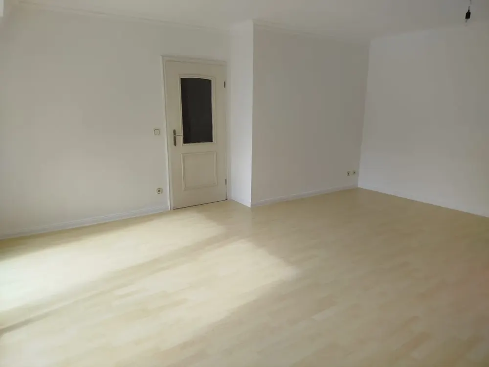 Sunlit Top-Floor Apartment in Berlin Weißensee with Balcony in the Komponisten Viertel