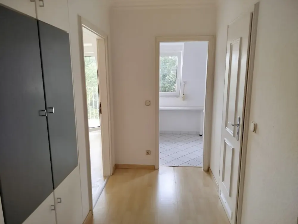 Sunlit Top-Floor Apartment in Berlin Weißensee with Balcony in the Komponisten Viertel