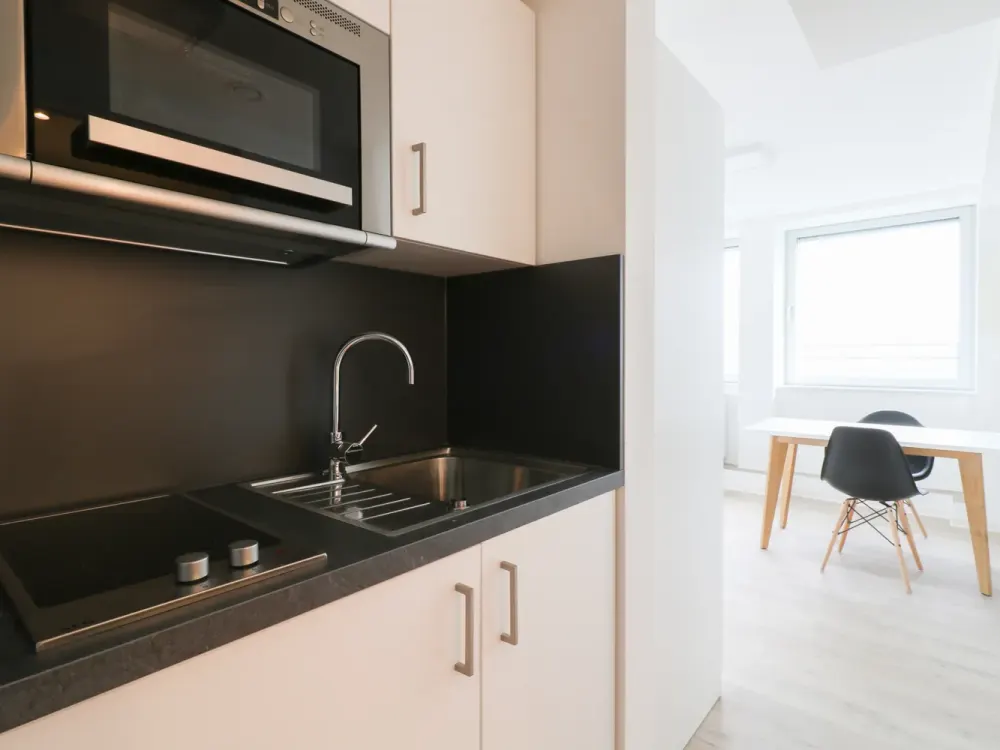 Stilvoll möblierte Etagenwohnung mit Balkon und modernem Ambiente zum Wohlfühlen