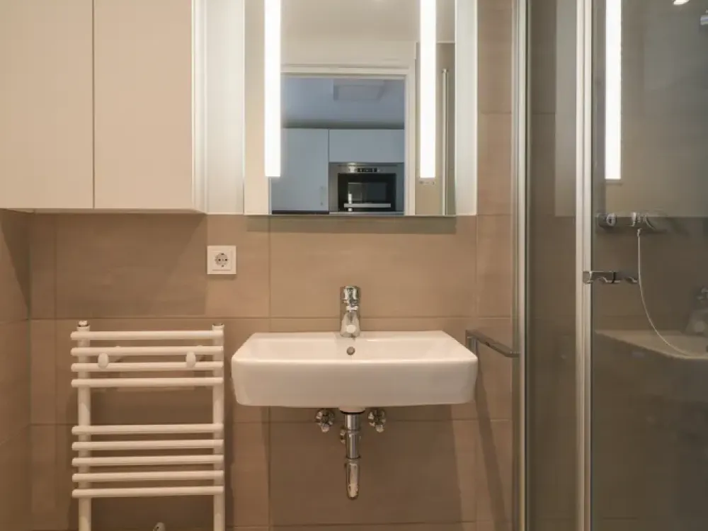 Stilvoll möblierte Etagenwohnung mit Balkon und modernem Ambiente zum Wohlfühlen