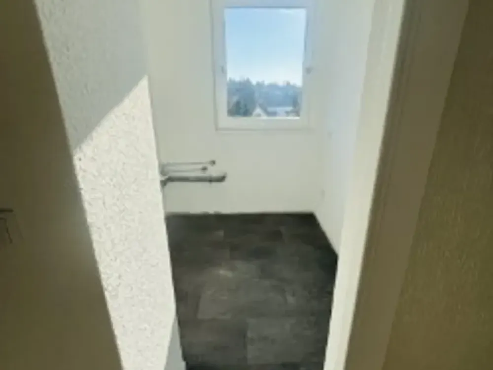 Moderne, frisch renovierte 2-Zimmer-Wohnung mit großem Balkon in Sachsenhausen-Süd