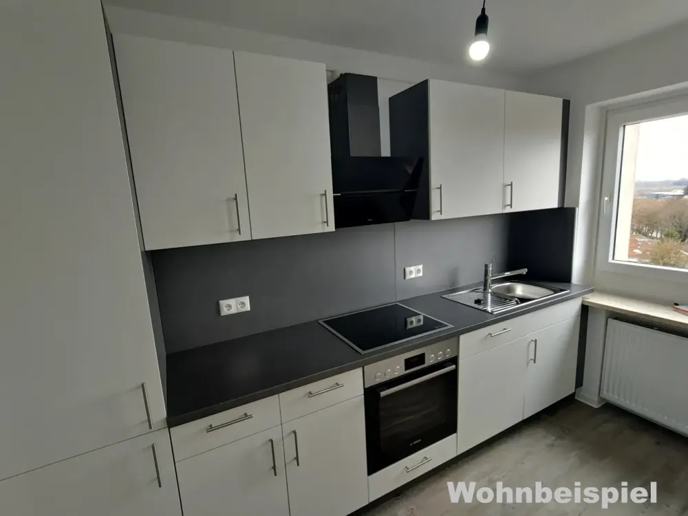 Perfekt für uns: renovierte 3-Zimmer-Wohnung mit Balkon und EBK