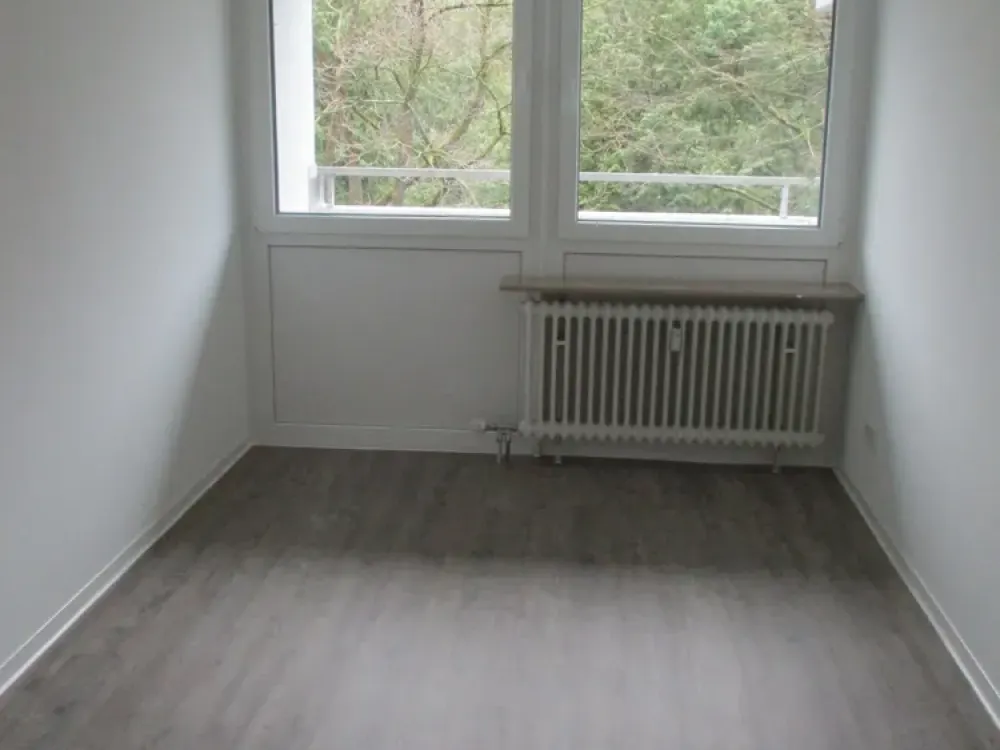 Perfekt für uns: renovierte 3-Zimmer-Wohnung mit Balkon und EBK