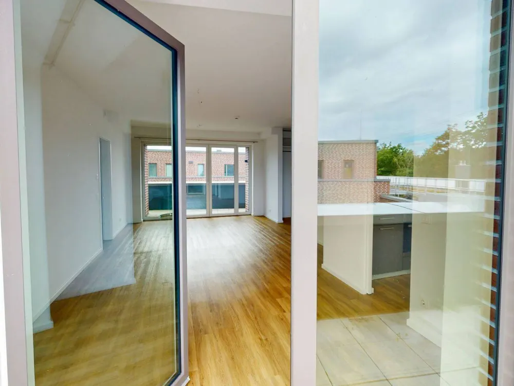Wohntraum in Rissen: 3-Zimmer-Dachgeschosswohnung mit 2 Dachterrassen, eigenem Lift, EBK uvm.