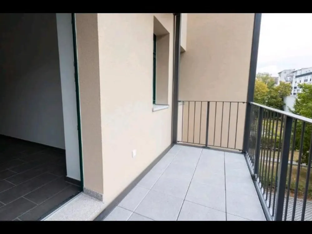 Leipzig: 3.5-Room Apartment with Balcony, November Warm Rent Covered