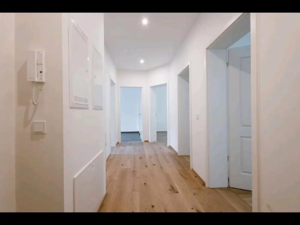 Leipzig: 3.5-Room Apartment with Balcony, November Warm Rent Covered