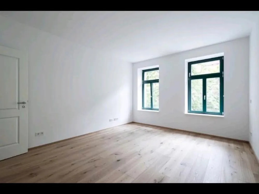 Leipzig: 3.5-Room Apartment with Balcony, November Warm Rent Covered