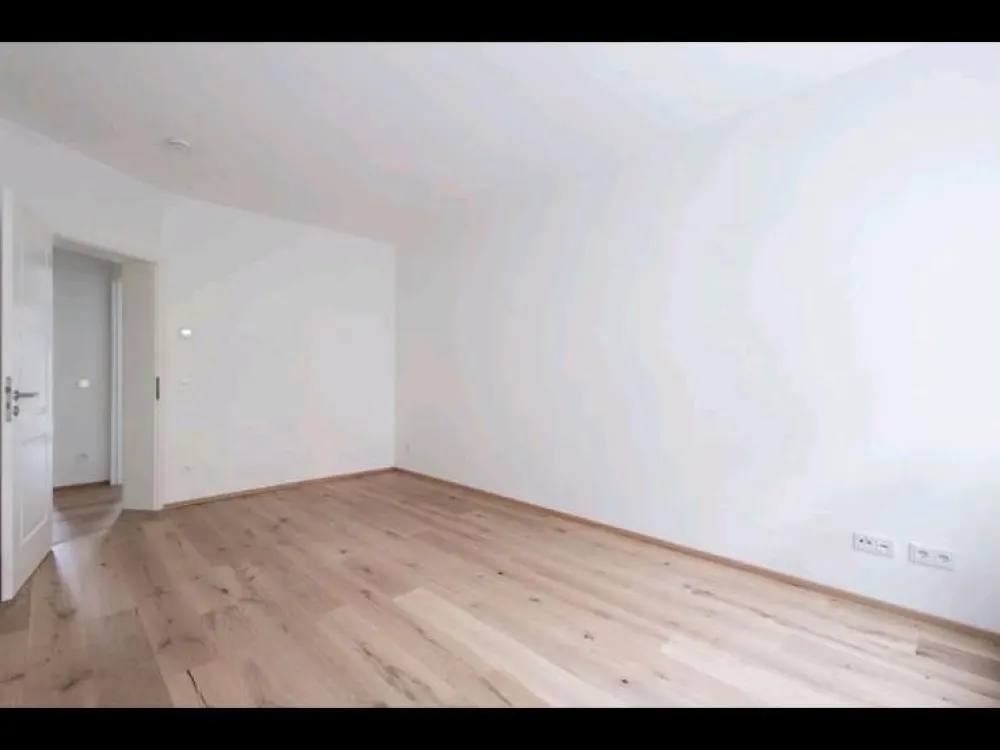 Leipzig: 3.5-Room Apartment with Balcony, November Warm Rent Covered