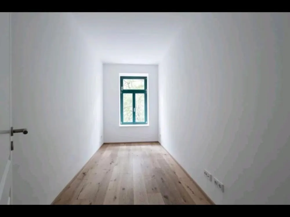 Leipzig: 3.5-Room Apartment with Balcony, November Warm Rent Covered