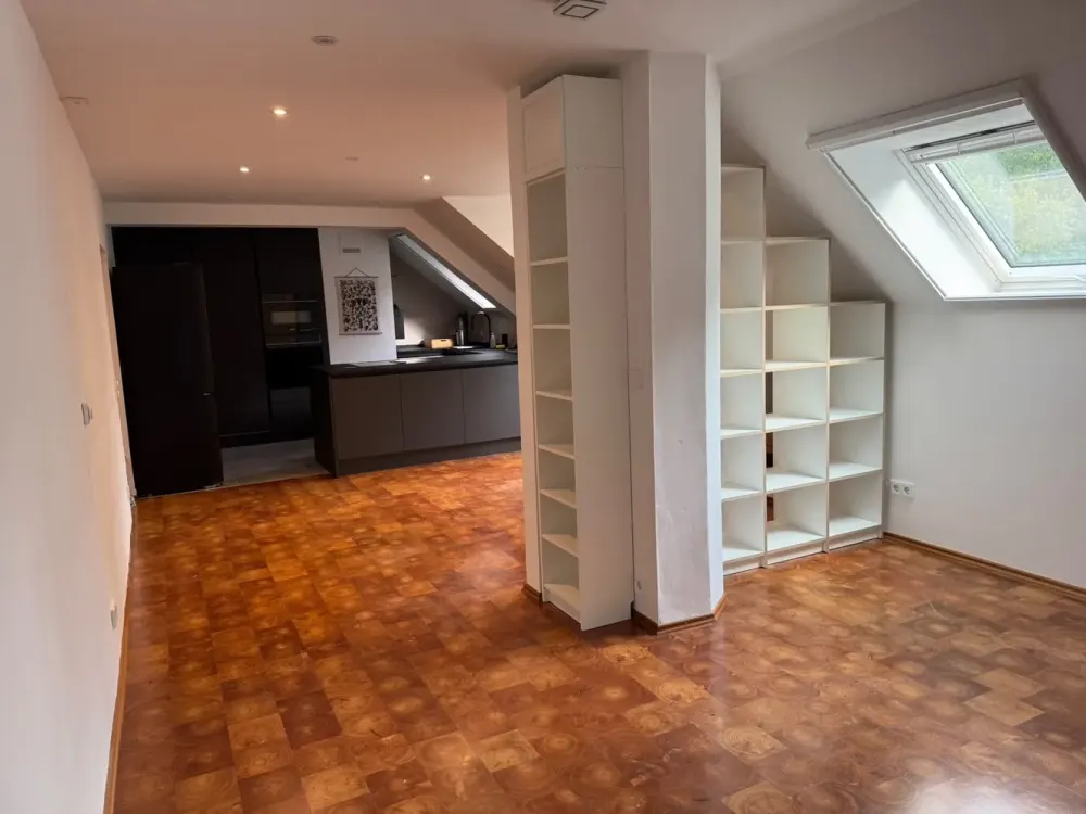 Modernisierte 2,5-Zimmer-Dachgeschosswohnung in München-Solln