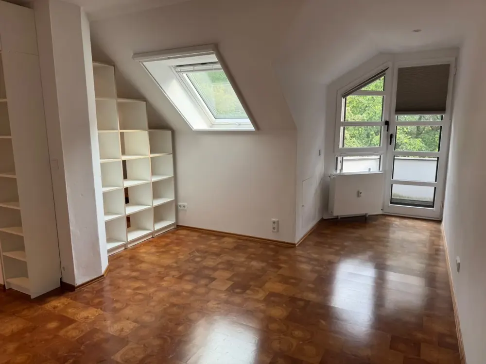 Modernisierte 2,5-Zimmer-Dachgeschosswohnung in München-Solln