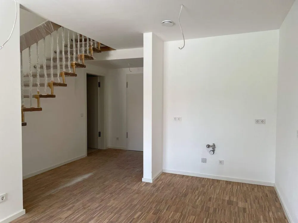 *Erstbezug - großzügige 3,5 Raumwohnung in saniertem Altbau*