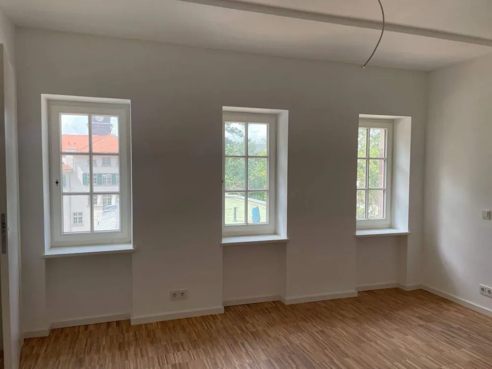 *Erstbezug - großzügige 3,5 Raumwohnung in saniertem Altbau*