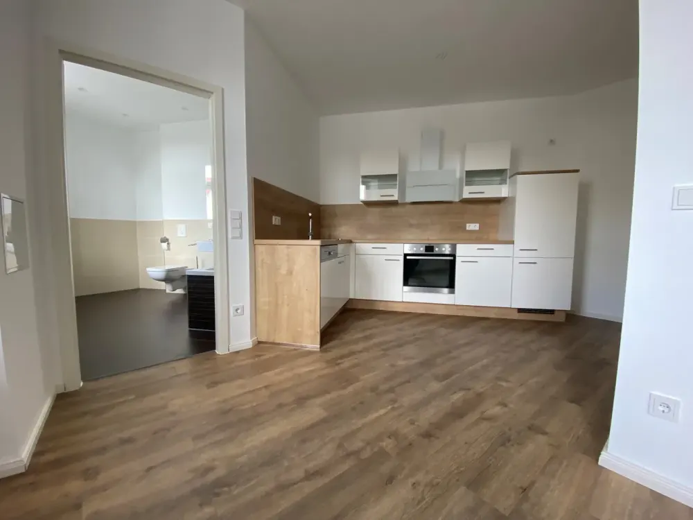 Modern sanierte 2-Raumwohnung mit Einbauküche sucht neue Mieter*innen!
