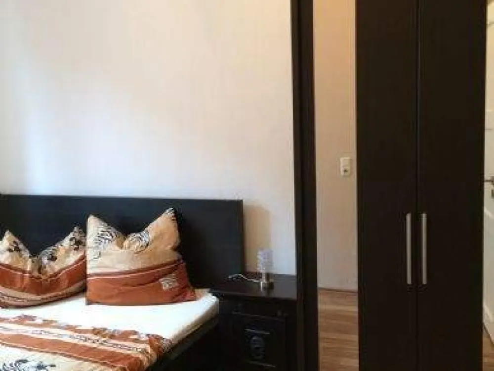Vollmöblierte, schicke Familien-Geschäfts-Wohnung/ zentraler Lage/ W-LAN
