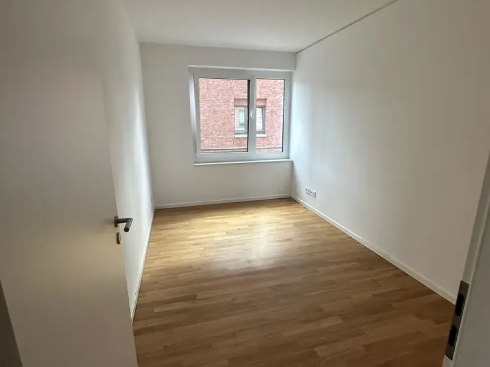 Leben am Wasser in extravaganter Lage 4-Zimmer-Wohnung