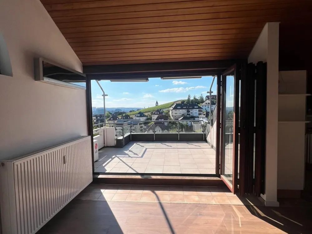 Helle, großzügige Dachgeschosswohnung mit schönem Blick