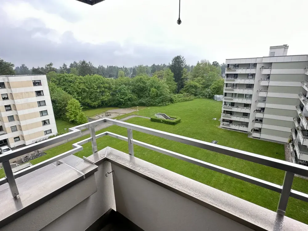 Practical 4-Room Apartment with Balcony in Baldham