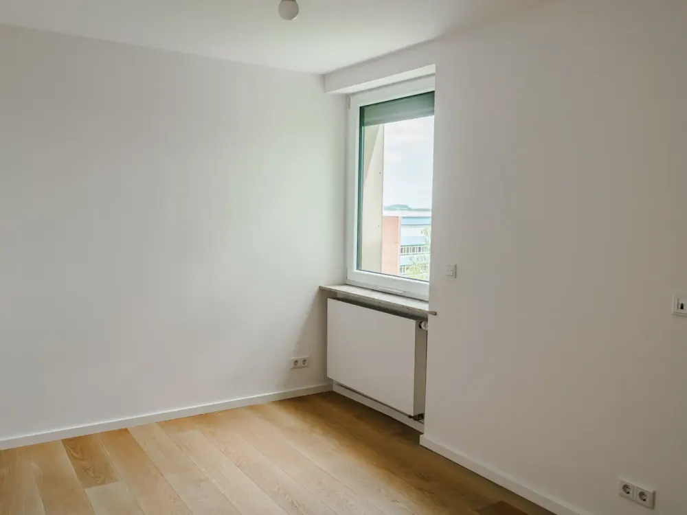 Practical 4-Room Apartment with Balcony in Baldham