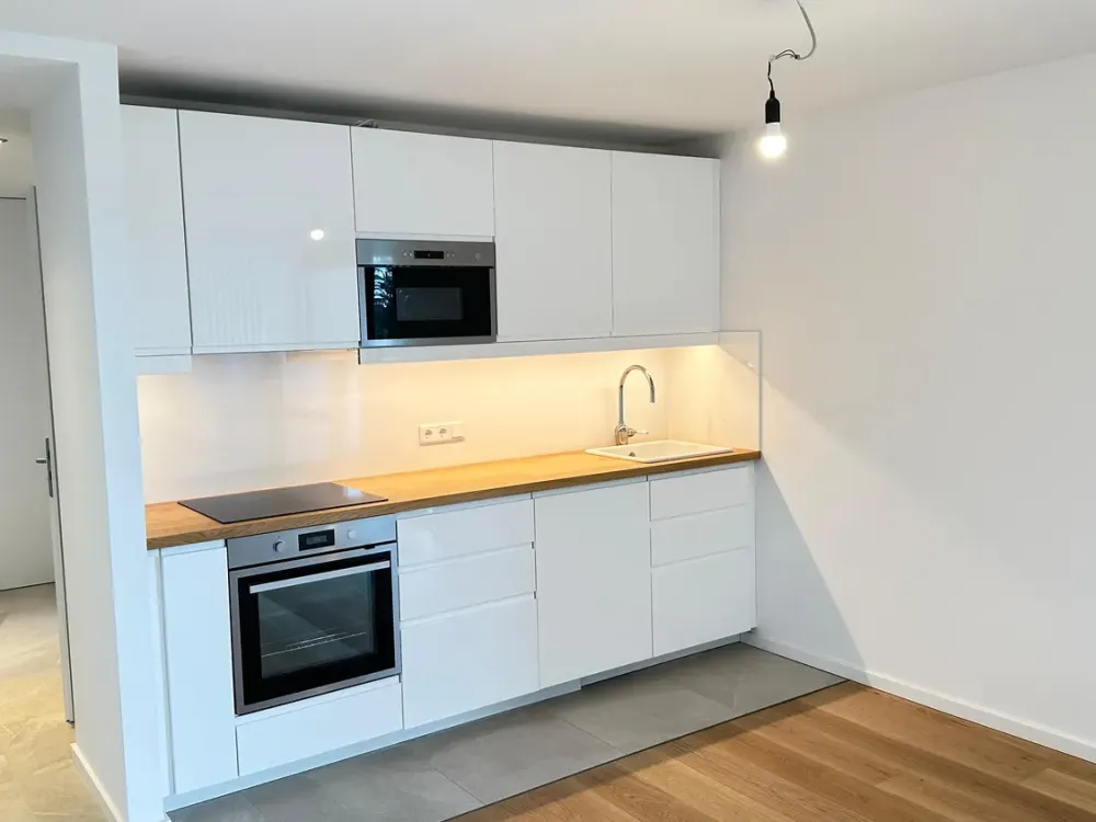 Practical 4-Room Apartment with Balcony in Baldham