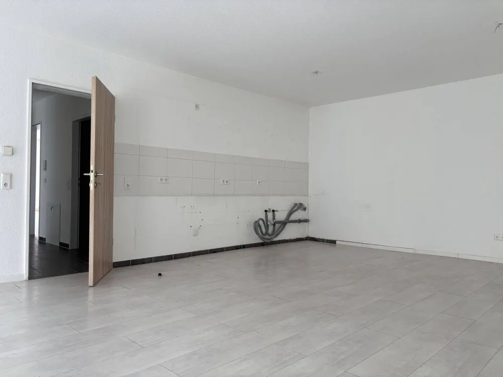 Einziehen und wohlfühlen! 2 Zimmer Wohnung mit Balkon!