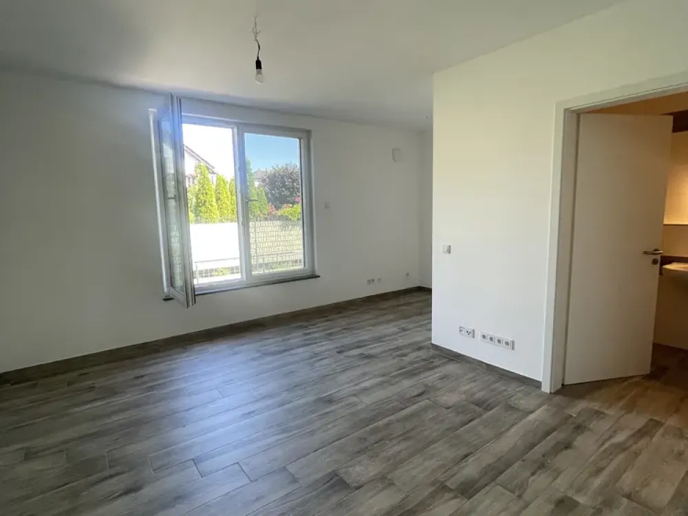 3-Zi Whg WG geeignet mit 2 Bädern + Badewanne