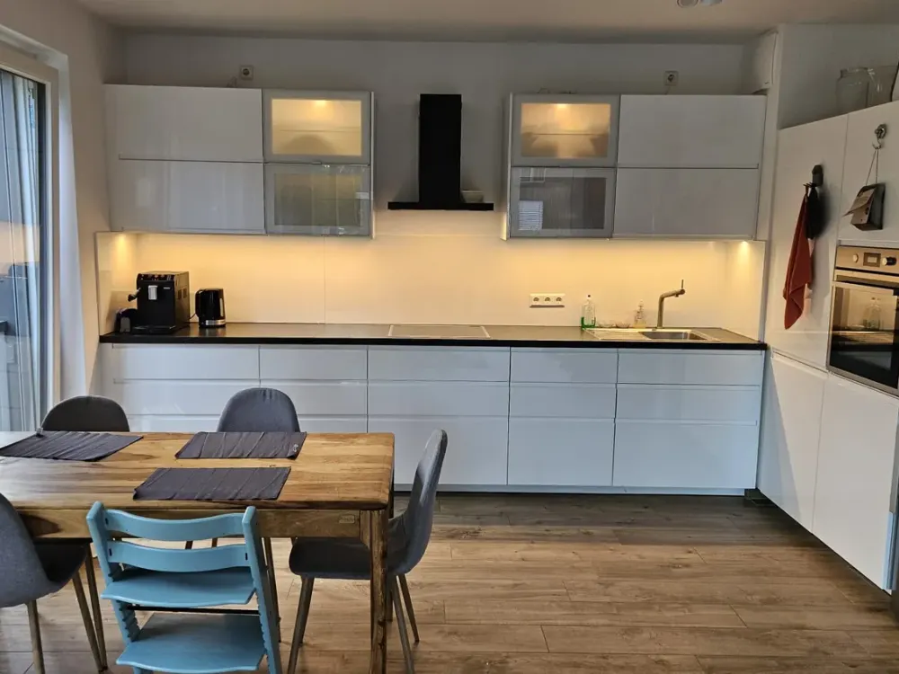 Exklusive 4-Zimmer Wohnung mit zwei Bädern, neuer EBK und großem Balkon in Bogenhausen