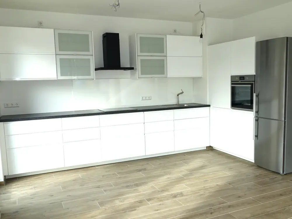 Exklusive 4-Zimmer Wohnung mit zwei Bädern, neuer EBK und großem Balkon in Bogenhausen