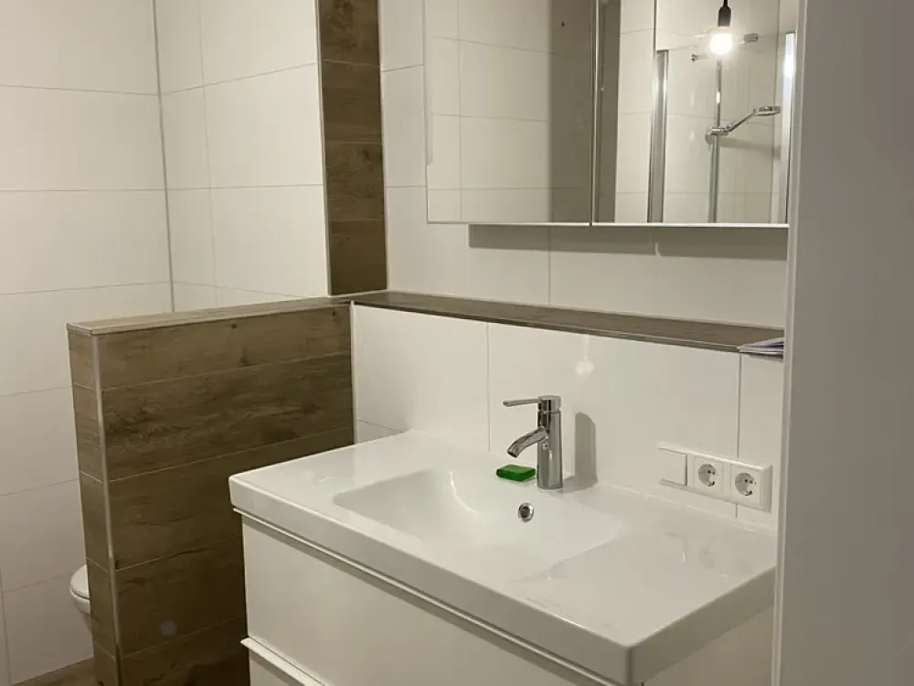 Exklusive 4-Zimmer Wohnung mit zwei Bädern, neuer EBK und großem Balkon in Bogenhausen