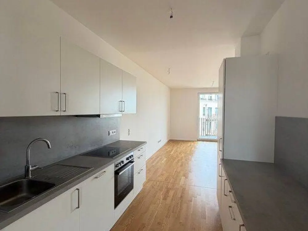Moderne 5-Raum-Wohnung mit Einbauküche, 2 Bädern und Balkon
