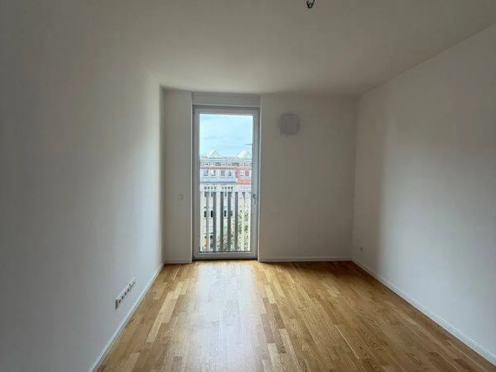 Moderne 5-Raum-Wohnung mit Einbauküche, 2 Bädern und Balkon