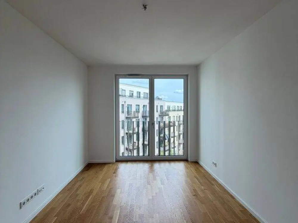 Moderne 5-Raum-Wohnung mit Einbauküche, 2 Bädern und Balkon