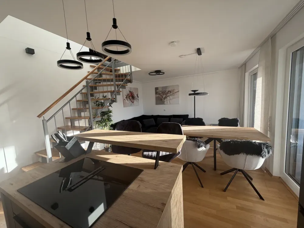 Neubau vollmöbl. 2,5 -Zi Penthouse Whg -Balkon u Dachterrasse in Muc-Aubing, 5 Min. S-Bahn Leienfels