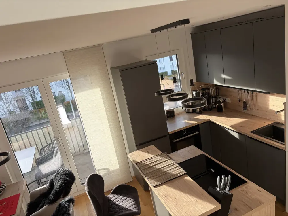 Neubau vollmöbl. 2,5 -Zi Penthouse Whg -Balkon u Dachterrasse in Muc-Aubing, 5 Min. S-Bahn Leienfels