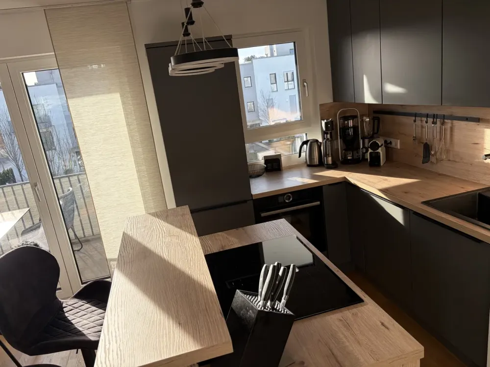 Neubau vollmöbl. 2,5 -Zi Penthouse Whg -Balkon u Dachterrasse in Muc-Aubing, 5 Min. S-Bahn Leienfels
