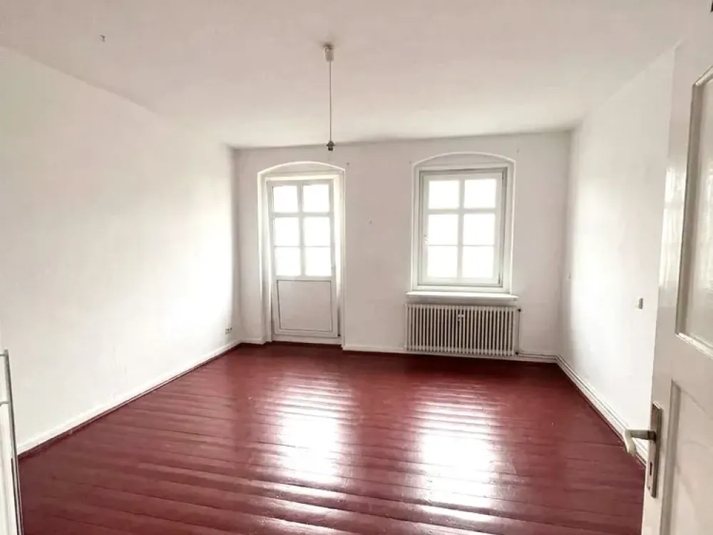 Home with 2.5 Rooms and Loggia in Berlin-Tempelhof