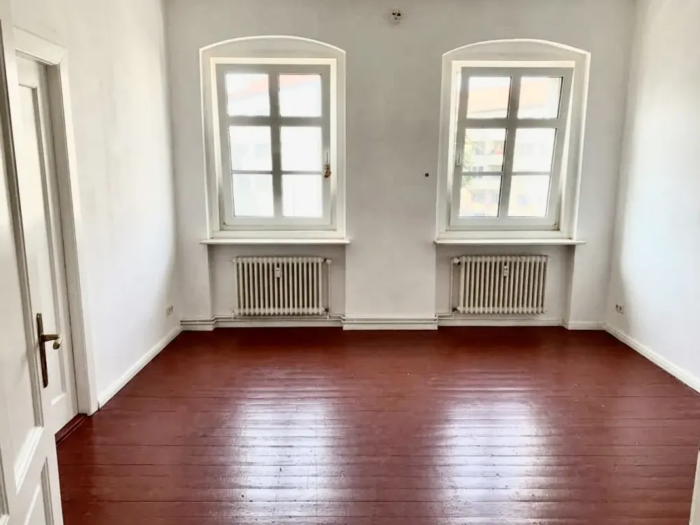 Home with 2.5 Rooms and Loggia in Berlin-Tempelhof