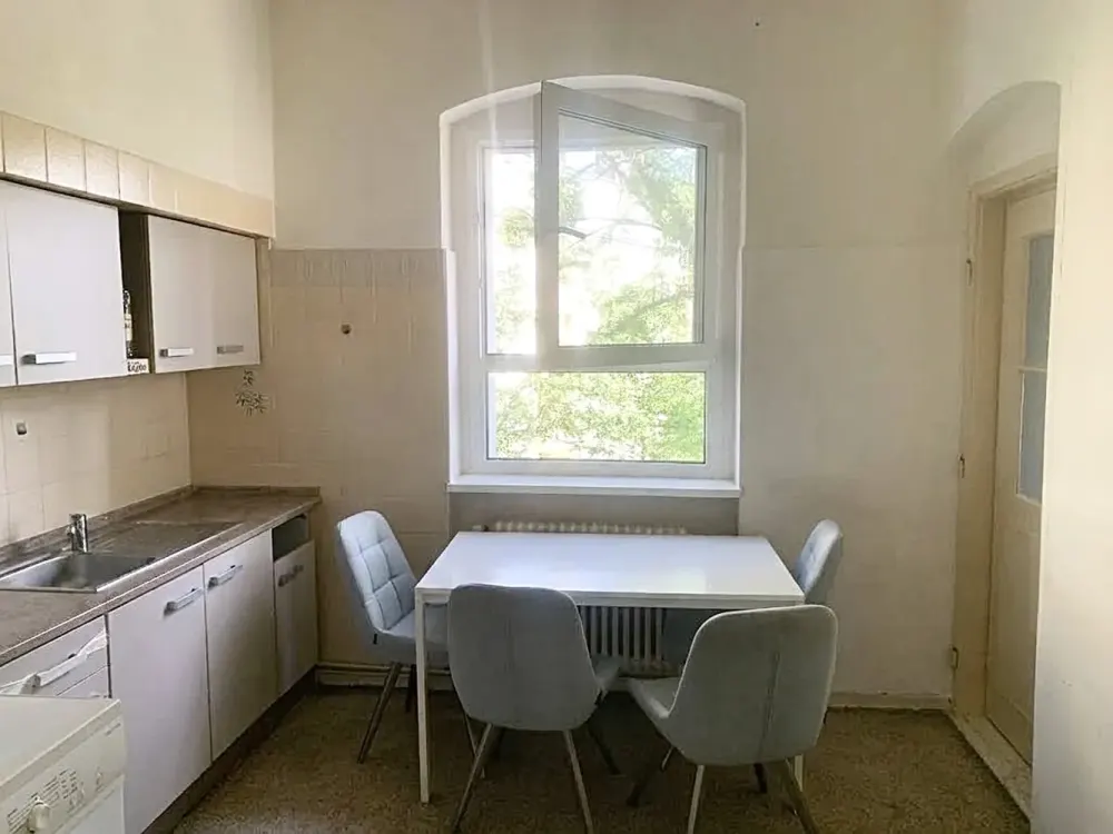 Home with 2.5 Rooms and Loggia in Berlin-Tempelhof