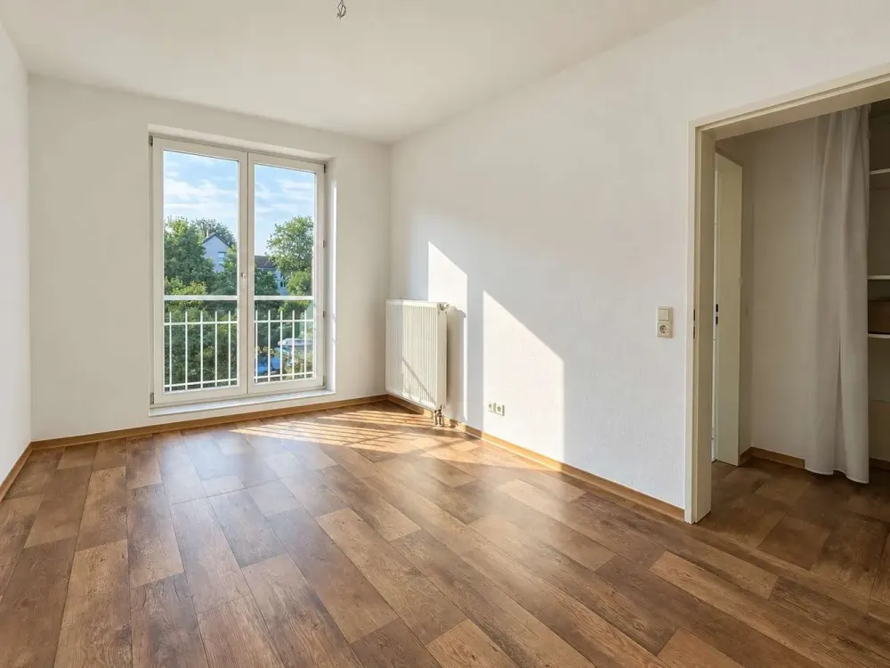 Horn-Lehe / Bright Apartment plus Underground Parking Space in Quiet Location
